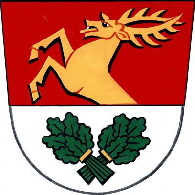 V červeno-stříbrně děleném štítě nahoře vyrůstající zlatý jelen, dole dva zkřížené zelené věníky. Znak Benešov