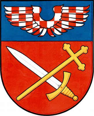 V červeném štítě pod modrou hlavou se dvěma spojenými stříbrno-červeně šachovanými křídly kosmo vztyčený stříbrný meč se zlatou rukojetí šikmo přeložený zlatým latinským křížem. Znak Blatec