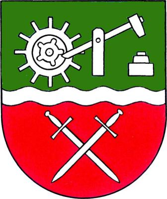 Zeleno-červeně vlnitým břevnem dělený štít, nahoře hamr, dole zkřížené meče hroty dolů, vše stříbrné. Znak Čenkov