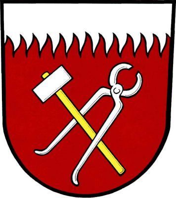 V červeném štítě pod stříbrnou plamennou hlavou kosmé stříbrné kovářské kladivo se zlatým topůrkem šikmo proložené stříbrnými kovářskými kleštěmi. Znak Divec