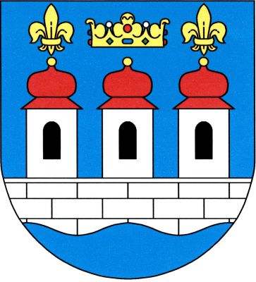 V modrém štítě vyrůstá z vlnité paty stříbrná kvádrovaná zeď se třemi věžemi. Každá věž s černým obloukovým oknem, červenou cibulovou střechou se zlatou makovicí, nad prostřední koruna a nad krajními lilie, vše zlaté. Znak Doksany