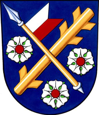 V modrém štítě kosmé zlaté ratiště, se stříbrným hrotem a patkou a s šikmo vlajícím stříbrno-červeně děleným praporcem - vlaštovčím ocasem, šikmo podložené zlatou ostrví. Po stranách a dole tři stříbrné růže s červeným semeníkem a zelenými kališními lístky. Znak Dolní Krupá