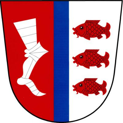 Červeno-stříbrně modrým zúženým kůlem polcený štít, vpravo doleva obrácená stříbrná obrněná noha, vlevo tři červení kapři nad sebou. Znak Drásov