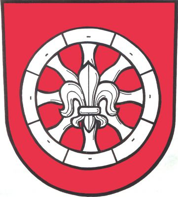 V červeném štítě stříbrné vozové kolo s osmi loukotěmi a lilií ve středu. Znak Hladké Životice