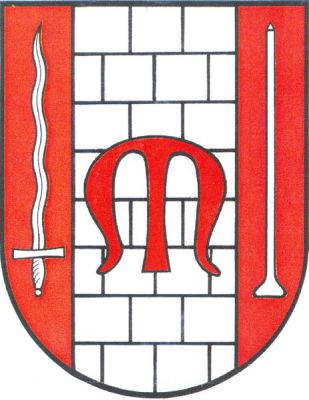 V červeném štítě široký stříbrný kvádrovaný kůl s červeným unciálním písmenem M, provázený vpravo vztyčeným plamenným mečem, vlevo postavenou otkou, obojí stříbrné. Znak Holubice