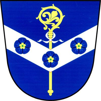 V modrém štítě dolů lomené stříbrné břevno se třemi modrými květy lnu, podložené zlatou berlou se stříbrným sudariem do stran. Znak Hynčice