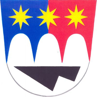 V modro-červeně polceném štítě stříbrné trojvrší s položenou černou radlicí, nad vrchy tři zlaté osmihroté hvězdy. Znak Jakubovice
