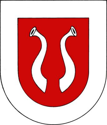 V červeném štítě se stříbrným lemem dva stříbrné bůvolí rohy. Znak Kalenice