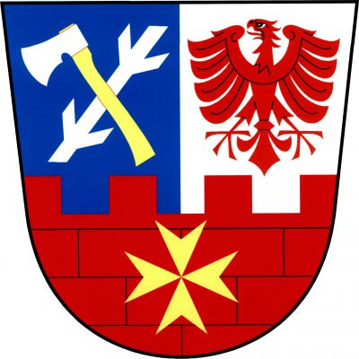 V modro - stříbrně polceném štítě nad červenou kvádrovanou hradbou se čtyřmi stínkami a zlatým osmihrotým křížem vpravo kosmá stříbrná sekera se zlatým topůrkem šikmo podložená stříbrnou ostrví se čtyřmi suky, vlevo červená orlice. Znak Kladruby