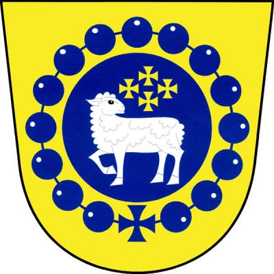 Ve zlatém štítě v modrém kotouči obtočeném růžencem z modrého klokočí stříbrný vykračující ohlížející se beránek provázený nahoře čtyřmi (1,2,1) zlatými tlapatými křížky. Znak Klokočí