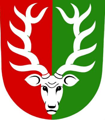 V červeno-zeleně polceném štítě stříbrná hlava jelena s parožím. Znak Komárno
