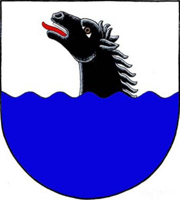Ve stříbrno-modře vlnitě děleném štítě nahoře vyniká černá hlava koně s červeným jazykem. Znak Konětopy