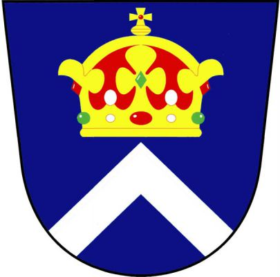 V modrém štítě nad sníženou stříbrnou krokví zlatá královská koruna. Znak Krouna