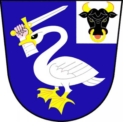 V modrém štítě s levým stříbrným čtvercovým koutem stříbrná labuť se zlatou zbrojí držící v zobáku obrněnou pravou ruku bez rukavice s šikmým stříbrným mečem se zlatým jílcem. V koutu černá zubří hlava se zlatou zbrojí, červeným jazykem a zlatou houžví. Znak Křtěnov