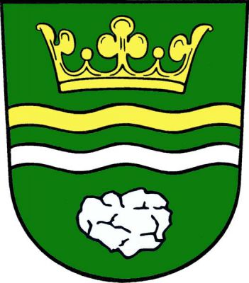 V zeleném štítě zlato-zeleno-stříbrně dělené vlnité břevno, nahoře zlatá koruna, dole stříbrný kámen. Znak Kvilda