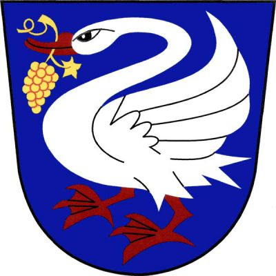 V modrém štítě stříbrná labuť s červenou zbrojí držící v zobáku zlatý vinný hrozen na stonku s jedním listem. Znak Labuty