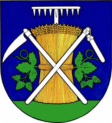 V modrém štítě na zeleném trávníku postavený zlatý obilný snop, podložený vztyčenými stříbrnými hráběmi a přeložený zkříženými stříbrnými kosou a cepem po stranách, z obou stran snopů vyniká po jednom zeleném chmelovém listu se třemi šišticemi. Znak Lenešice