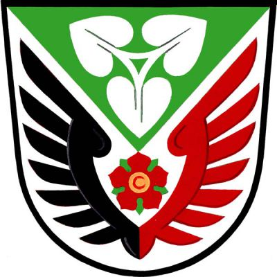 Ve stříbrném štítě pod zeleným do poloviny zkráceným klínem se stříbrným leknínovým trojlistem rozložená křídla pravé černé a levé červené a mezi nimi červená růže se zlatým semeníkem a zelenými kališními lístky. Znak Loučka