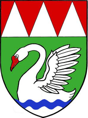 V zeleném štítě pod červenou hlavou se třemi stříbrnými kužely stříbrná labuť s červeným zobákem a zdviženými křídly, plující na vlnité, modro-stříbrně vlnitě dělené patě štítu. Znak Lukavice