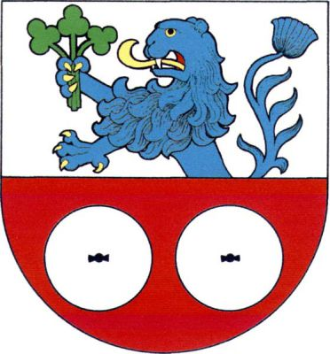 Stříbrno-červeně dělený štít. Nahoře vyrůstající modrý lev se zlatou zbrojí držící v pravé tlapě na stoncích tři zelené jetelové trojlístky. Dole vedle sebe dva stříbrné mlýnské kameny s položenými černými kypřicemi. Znak Málkov
