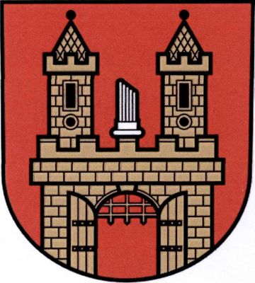 V červeném štítě kvádrovaná brána s otevřenými vraty, se zdviženou padací mříží. Z brány zakončené římsou a pěti stínkami vynikají dvě kvádrované věže s cimbuřím, každá s obdélníkovým a kruhovým černým oknem pod sebou a stanovou střechou s makovicí, vše zlaté. Na prostřední stínce přeražený stříbrný antický sloup. Znak Mimoň
