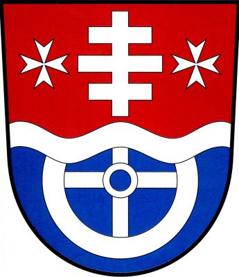Zúženým vlnitým břevnem červeno-modře dělený štít, nahoře byzantský kříž provázený dvěma maltézskými kříži, dole z břevna vynikající mlýnské kolo, vše stříbrné. Znak Nišovice