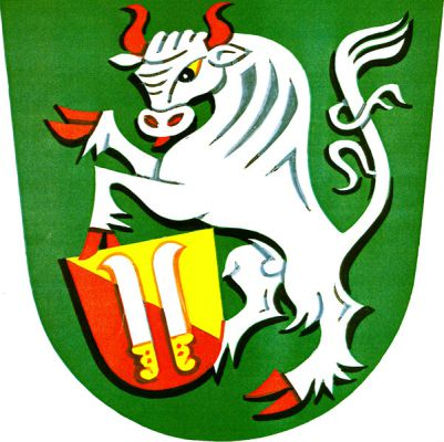 V zeleném štítě stříbrný býk ve skoku s červenou zbrojí držící pod sebou červeno-zlatě kosmo dělený štítek se dvěma odvrácenými stříbrnými vinařskými noži se zlatými rukojeťmi. Znak Nové Dvory