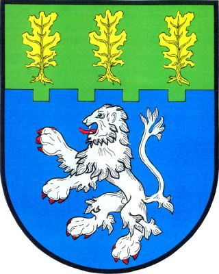 V modrém štítě pod zelenou cimbuřovou hlavou se třemi zlatými vykořeněnými olšemi stříbrný lev s červenou zbrojí a jazykem. Znak Olešnice