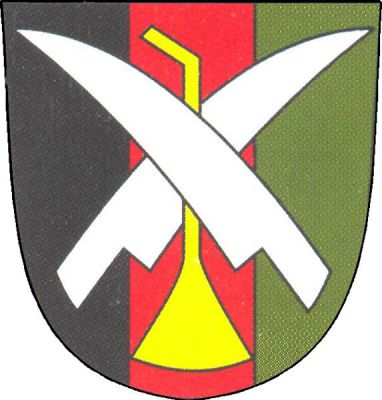V černo-červeno-zeleně polceném štítě zkřížená vztyčená stříbrná krojidla, mezi nimi zlatá otka. Znak Pivín