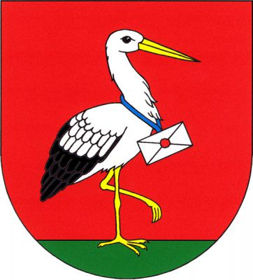 V červeném štítě na zeleném trávníku doleva obrácený stříbrný čáp s černým křídlem a zlatou zbrojí. Na krku má na modré stuze zavěšenou stříbrnou dopisní obálku uzavřenou červenou pečetí. Znak Počepice
