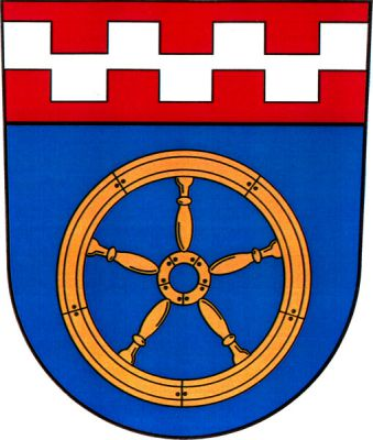 V modrém štítě pod červenou hlavou se stříbrným cimbuřovým břevnem zlaté vozové kolo o pěti ramenech. Znak Popelín