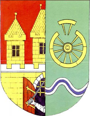 V heraldicky pravé polovině polceného štítu je v červeném poli zlatá kvádrovaná zeď se stříbrným cimbuřím o čtyřech viditelných stínkách. Zeď je prolomena polovinou otevřené brány, která vyniká z poltící linie. Klenba brány je stříbrná se zlatým hlavním klenákem, křídlo vrat je přirozené barvy dřeva a má dva zlaté závěsy, vnitřek brány je černý. Z brány vyniká stříbrně obrněná ruka přirozených barev, která drží meč se stříbrným jilcem a zlatou záštitou. Z poltící linie vyniká za zdí polovina zlaté kvádrované věže se zlatou valbovou střechou, zlatou makovicí na levém kraji střechy a s cimbuřím o dvou viditelných stínkách. Věž je prolomena trojdílným černým oknem se stříbrným rámem, z něhož je viditelná pouze pravá polovina. Vpravo od věže je menší zlatá kvádrovaná věž s cimbuřím o třech stínkách. Věž je prolomena trojdílným černým oknem se stříbrným rámem. V levé polovině štítu je v zeleném poli zlaté kolo se dvanácti špicemi s oddělenou horní loukotí. V patě štítu je modré vlnité břevno, stříbrně lemované. Znak Praha-Koloděje