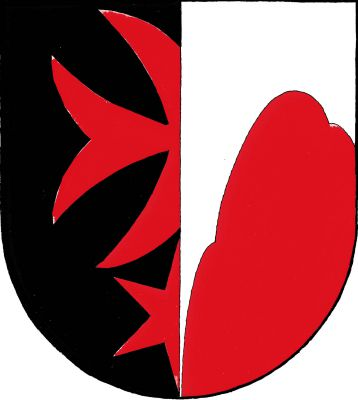 V černo-stříbrně polceném štítě vpravo půl osmihrotého kříže a pod ním půl hvězdy, vlevo skála, vše červené. Znak Praha-Slivenec