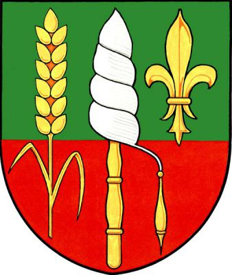 V zeleno-červeně děleném štítě zlatá přeslice se stříbrnou panenkou lnu, z níž vlevo na vláknu visí zlaté vřeteno, provázaná vpravo zlatým obilným klasem a vlevo zlatou lilií. Znak Přáslavice
