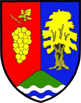 V červeno-modře polceném štítě na stříbrné vlnité patě s modrým vlnitým břevnem zelený vrch, vpravo vinný hrozen na stonku s jedním listem, vlevo vykořeněný dub, obojí zlaté. Znak Převýšov