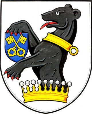 Ve stříbrném štítu černý medvěd s červenou zbrojí a jazykem a se zlatým obojkem, rostoucí z hraběcí korunky a držící v tlapách modrý štítek se dvěma zkříženými klíči. Znak Ratměřice