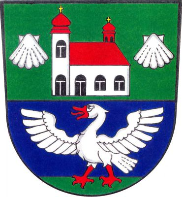 Zeleno-modře dělený štít, nahoře stříbrný kostel s věží vpravo, červenou střechou a zlatými křížky na věži a sanktusníku, provázený po stranách dvěma stříbrnými svatojakubskými mušlemi, dole na zeleném trávníku stříbrná rozkřídlená husa s červenou zbrojí. Znak Rokytnice
