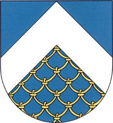 V modrém štítě stříbrná krokev, na ní zavěšená zlatá rybářská síť. Znak Rybniště