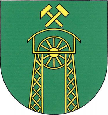 V zeleném štítě vyrůstající těžní věž, nad ní zkřížená hornická kladívka, vše zlaté. Znak Rynholec