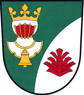 V zeleno-stříbrně šikmo nahoru do oblouku sníženě děleném štítě nahoře stříbrný korunovaný turnajský helm se zavěšeným zlatým zvonkem, dole vztyčená červená borová šiška. Znak Sudovo Hlavno