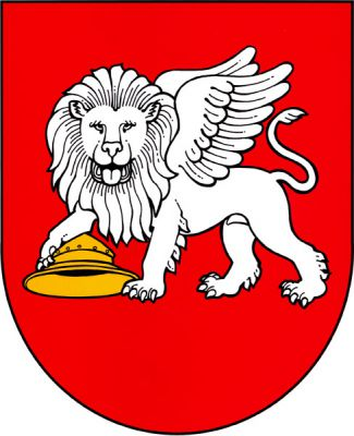 V červeném štítě kráčející čelně hledící stříbrný okřídlený lev přidržující pravou tlapou zlatý železný klobouk. Znak Třibřichy