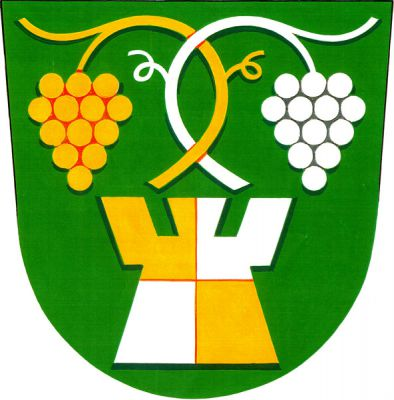 V zeleném štítě nad zlato-stříbrně čtvrcenou věží s cimbuřím dva propletené stonky vinné révy, každý s jedním hroznem, pravý zlatý, levý stříbrný. Znak Tučapy