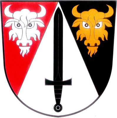 V červeno-černě polceném štítě stříbrný hrot se vztyčeným černým mečem, provázený dvěma býčími hlavami, vpravo stříbrnou a vlevo zlatou. Znak Turkovice