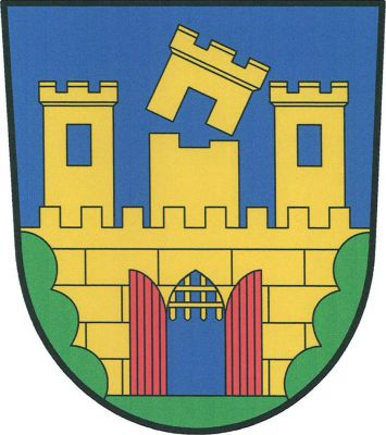 V modrém štítě na zeleném trávníku mezi keři při okrajích štítu zlatá kvádrovaná hradba s prázdnou gotickou branou, se zdviženou zlatou mříží a červenými vraty. Za hradbou vynikají tři zlaté věže s cimbuřím a prázdným oknem, prostřední větší a s šikmo odlomenou horní částí. Znak Týnec