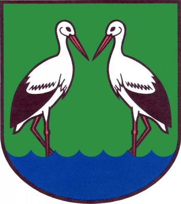 V zeleném štítě dva k sobě obrácení čápi přirozených barev, vyrůstající z modré vlnité paty štítu. Znak Výčapy