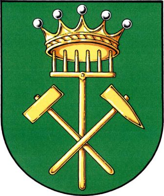 V zeleném štítě mlátek křížem přeložený želízkem a podložený vztyčenými rýžovacími hráběmi, převýšenými korunou s pěti stříbrnými perlami, jinak vše zlaté. Znak Vysoká Pec