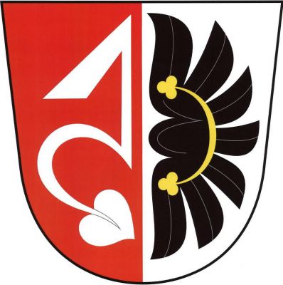 V červeno-stříbrně polceném štítě vpravo půl stříbrné zavinuté střely dole zakončené lipovým listem, vlevo černé křídlo se zlatým, jetelovitě zakončeným perizoniem. Znak Zahrádka